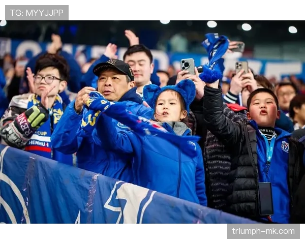 上海申花新赛季蓝色经典战袍亮相，剑指冠军再启征程